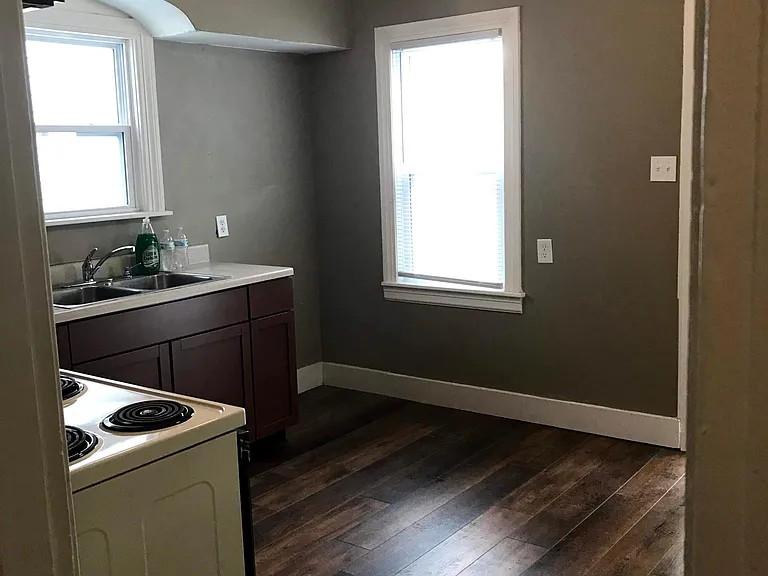 514 Montana Ave — Photo 3