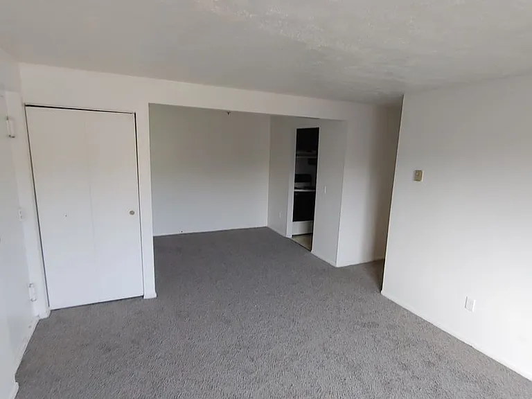 123-127 Fox Hill Ln — Photo 2