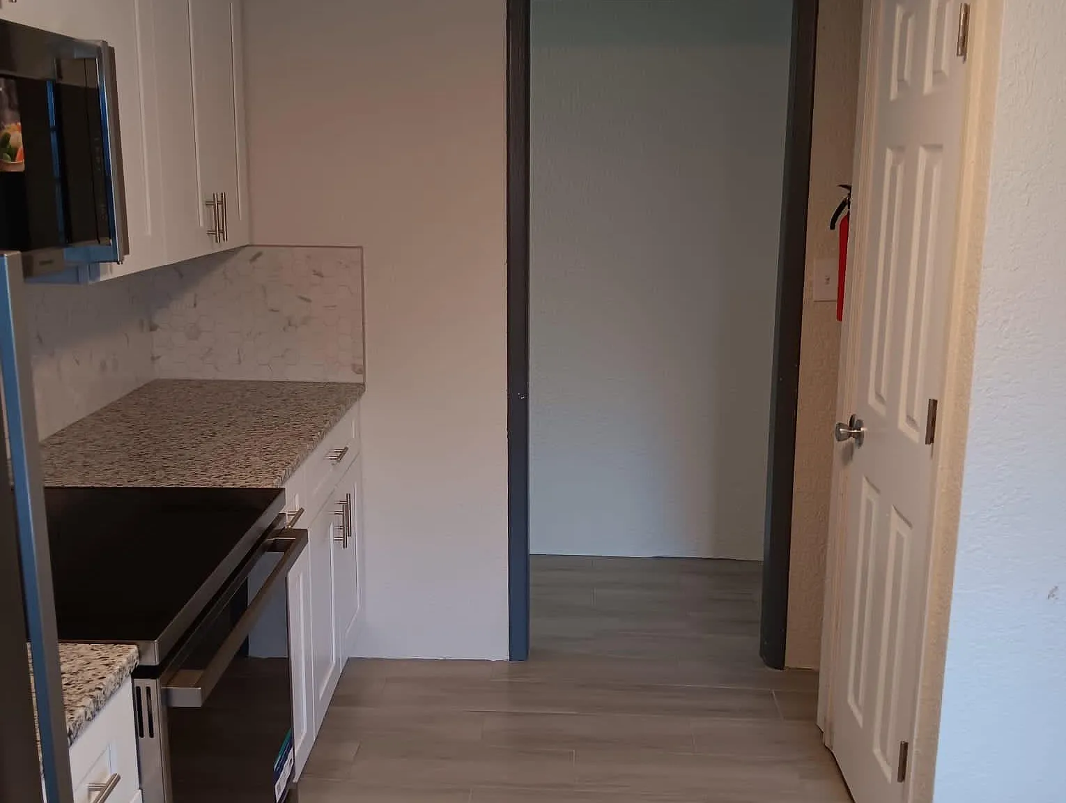 2 bed, 700 sqft, $1,800 — Photo 4