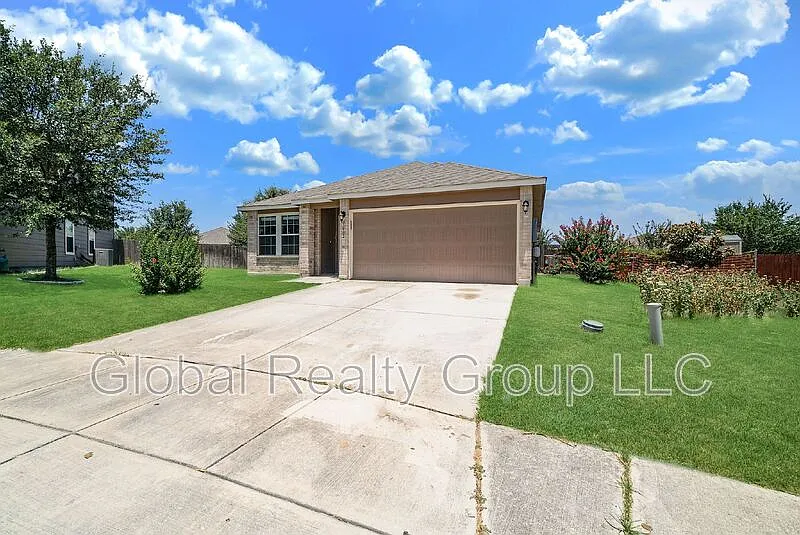 3 bed, 2.0 bath, $1,695 — Photo 2
