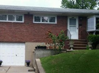 928 Drumgoole Rd W, Staten Island, NY 10312