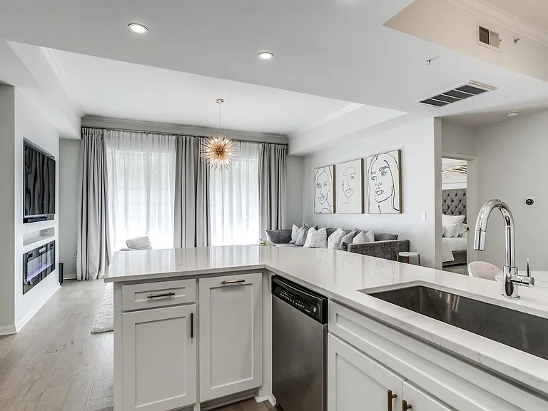 3225 Turtle Creek Blvd #220 — Photo 13