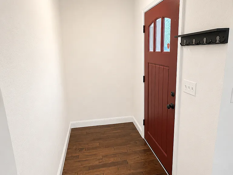 3682 Bay Ave — Photo 7