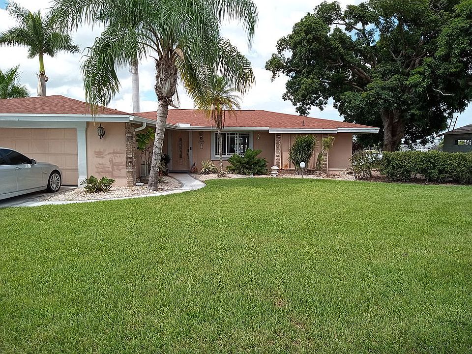 Lakefront with gulf access..