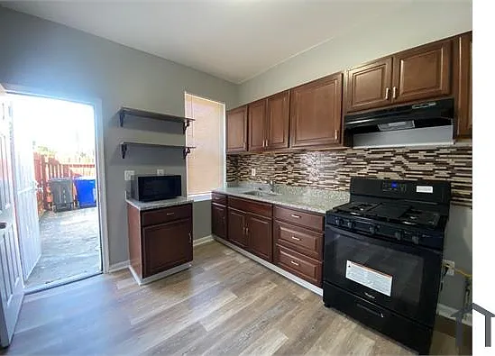 1832 Druid Hill Ave — Photo 7