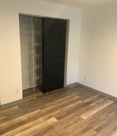 Senate Place Apartments — Photo 31