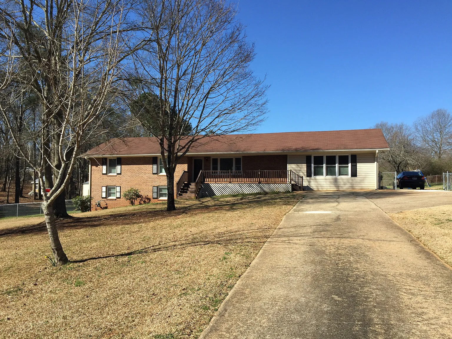 679 Oak Grove Rd photo 1