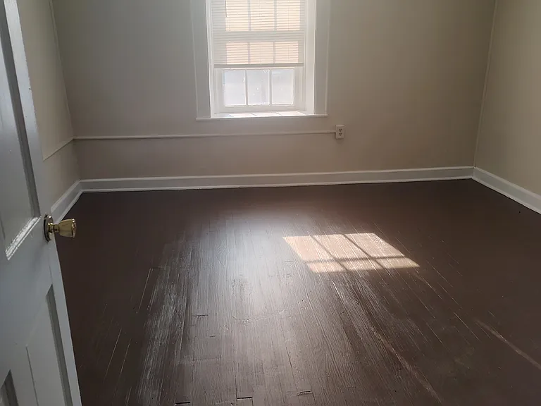 119-123 W Commerce St #B — Photo 16