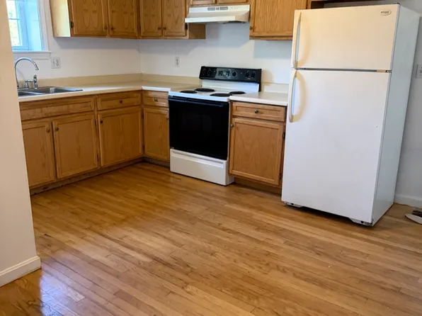 17 Clark St #C, Saco, ME 04072