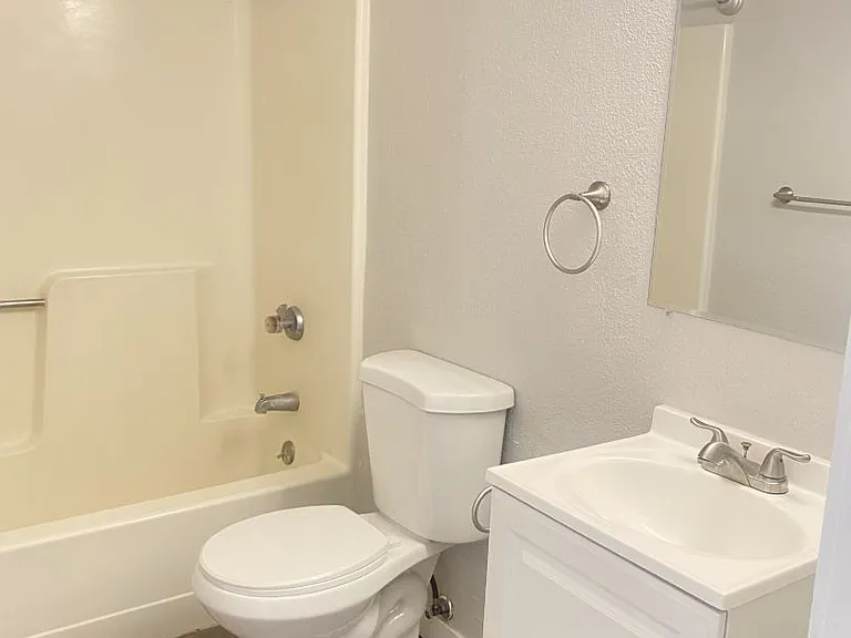 2115 4th Ave #D — Photo 3