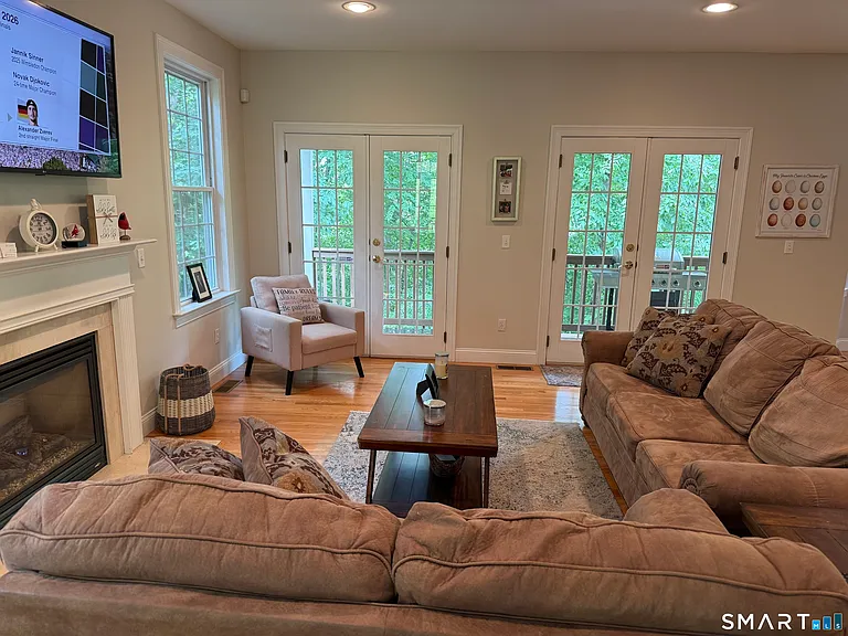 405 Washington Dr — Photo 5
