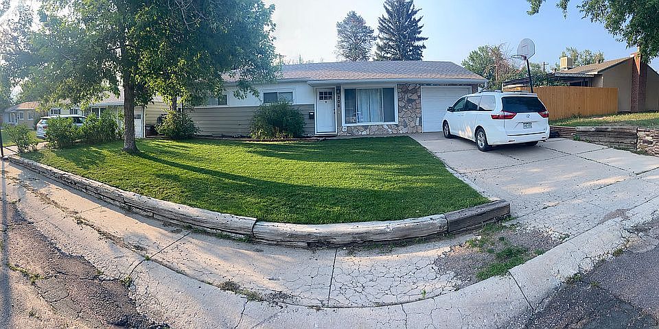 1st image of 206 Locust Dr
