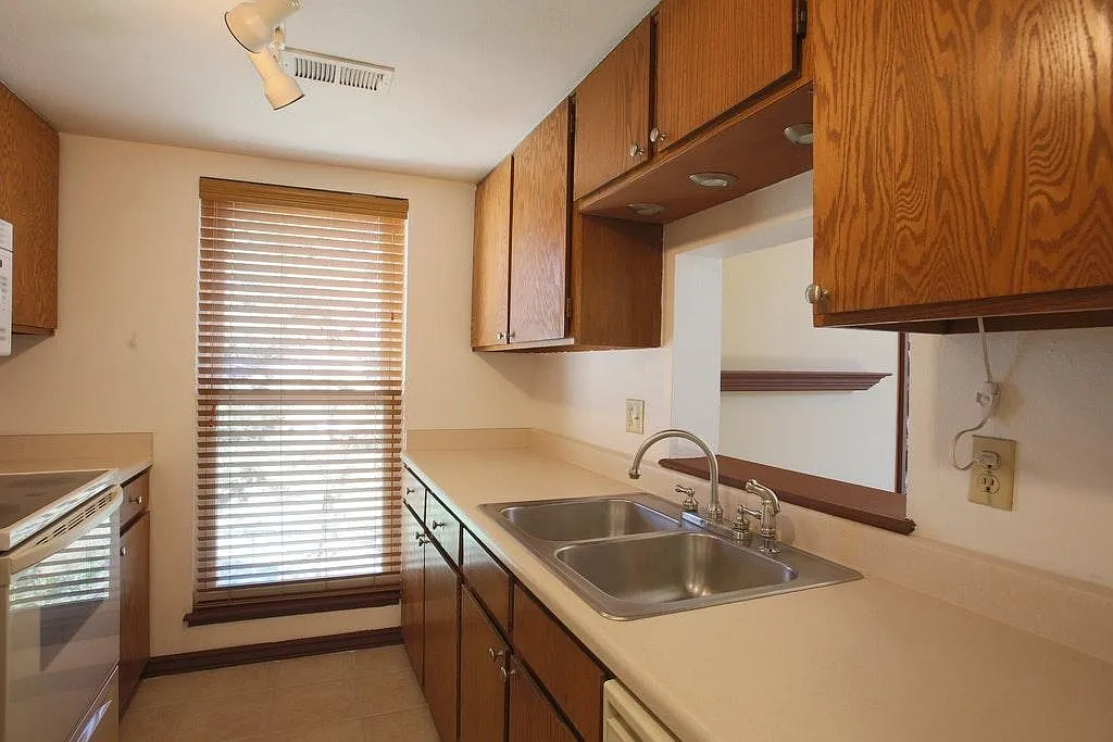 6470 S Dayton St — Photo 3