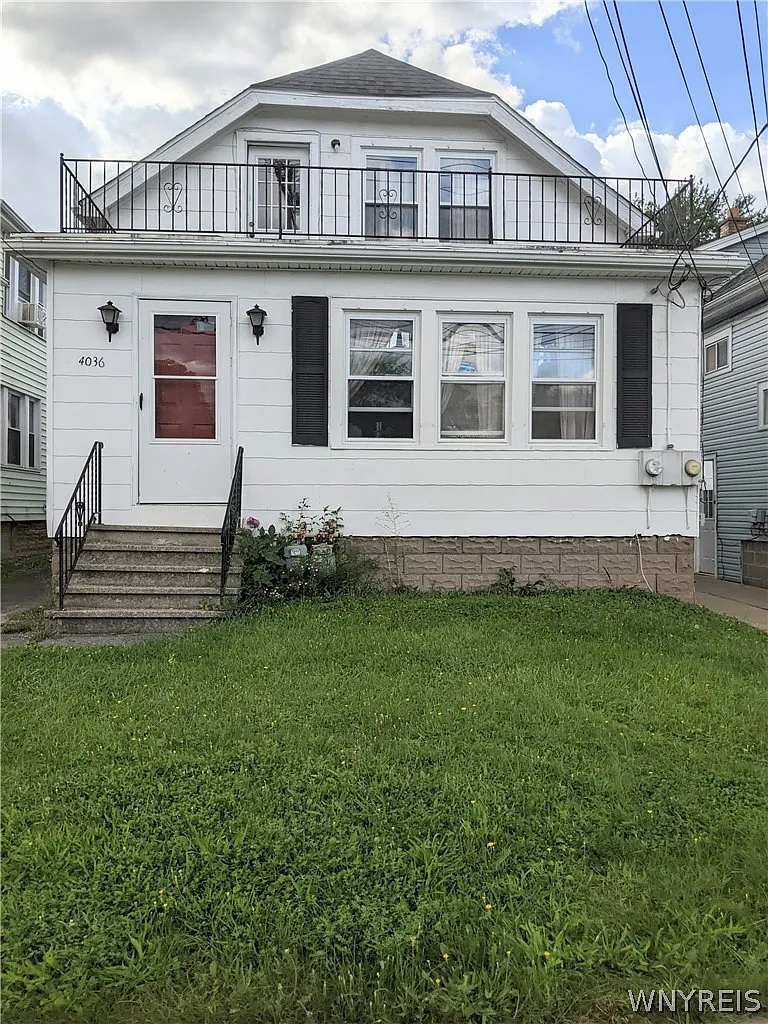 3 bed, 1.0 bath, 850 sqft, $1,300 — Photo 1