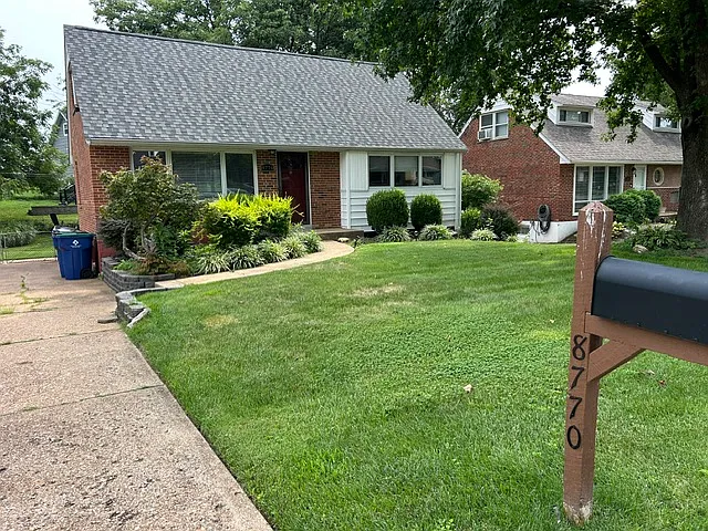 8770 Glenwood Dr — Photo 2