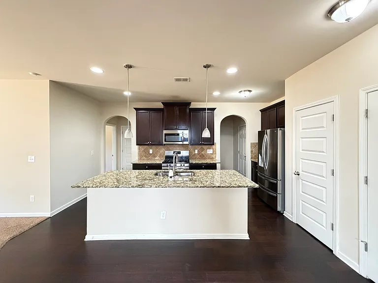 209 Emporia Loop — Photo 3