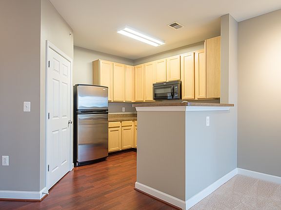 22664 BLUE ELDER TER #303-JS Realty-Kitchen