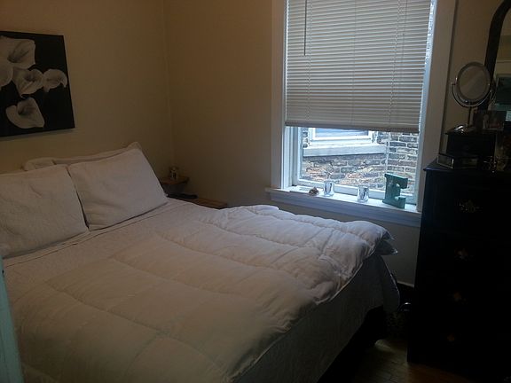 3rd image of 2225 W Montrose Ave #2