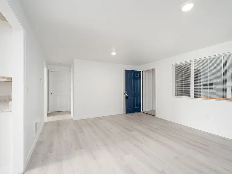 Melody Apartments — Photo 12