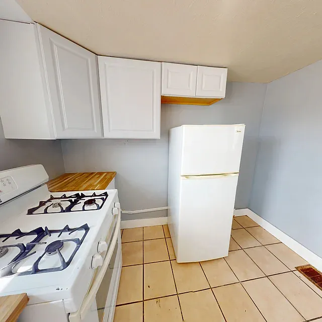 Studio, $750 — Photo 3