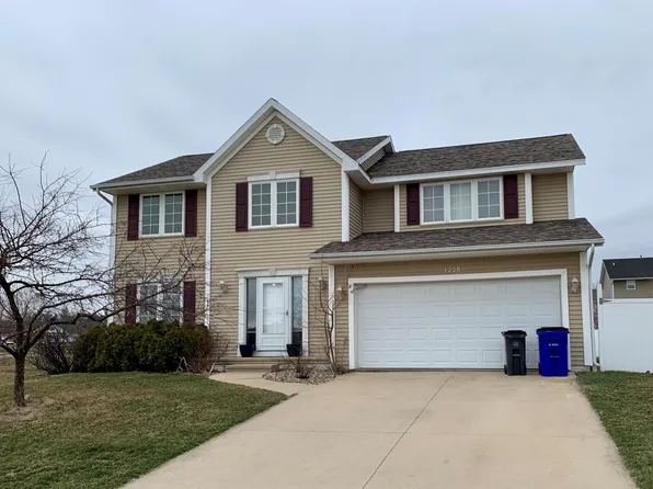 1228 Rolling Creek Dr NE, Cedar Rapids, IA 52402