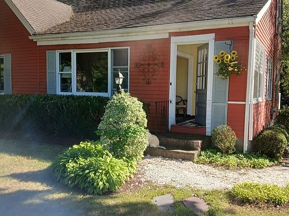 2nd image of 207 Topsfield Rd