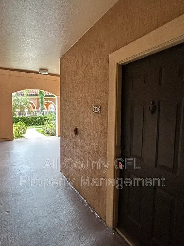 1 bed, 1.0 bath, 840 sqft, $1,300 — Photo 2