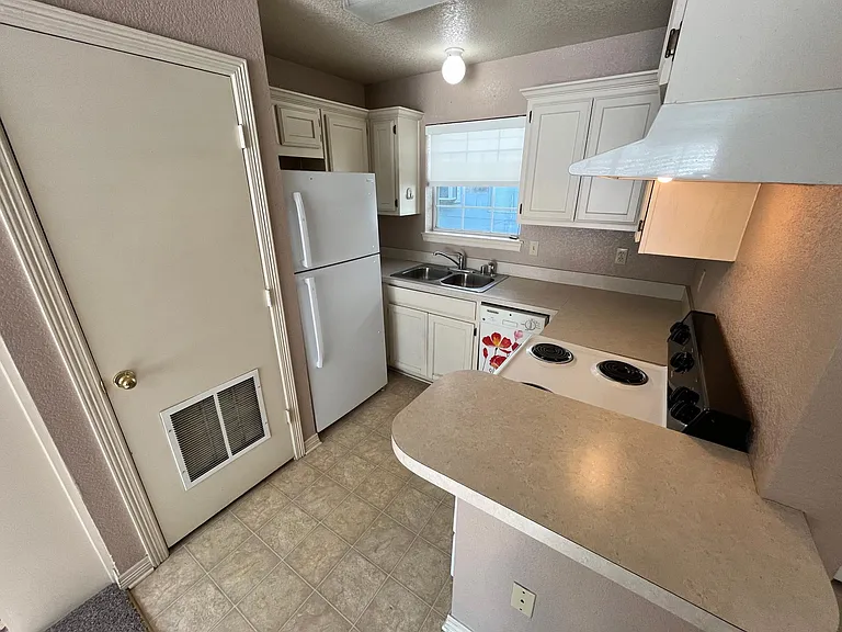 219 Bryan St #100 — Photo 3