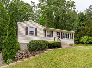 14 Sheraton Dr, Wolcott, CT 06716