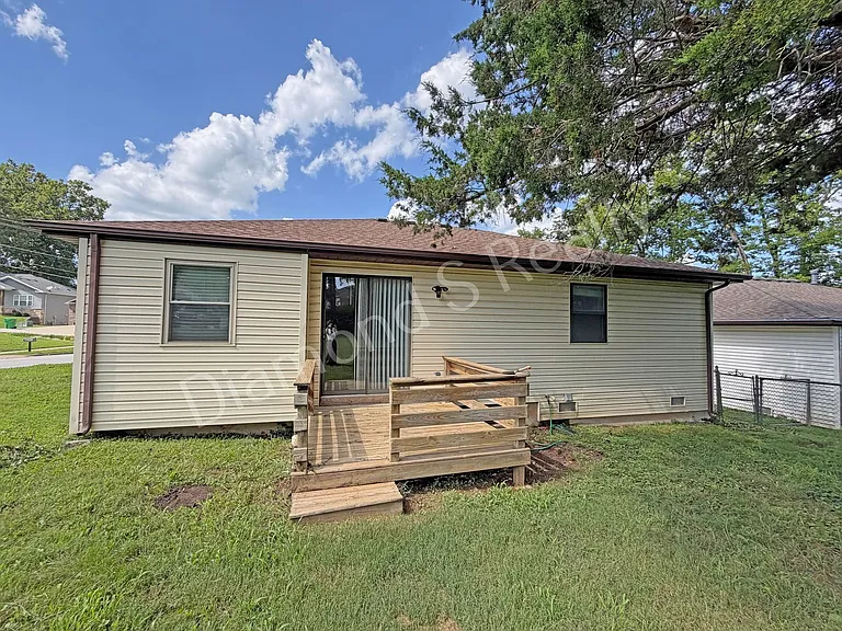 3360 E Salem St — Photo 11
