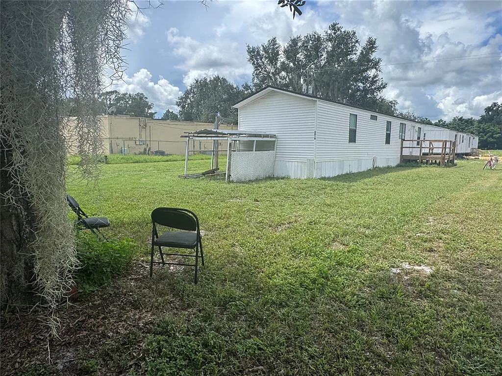 2 bed, 2.0 bath, 940 sqft, $1,200 — Photo 2