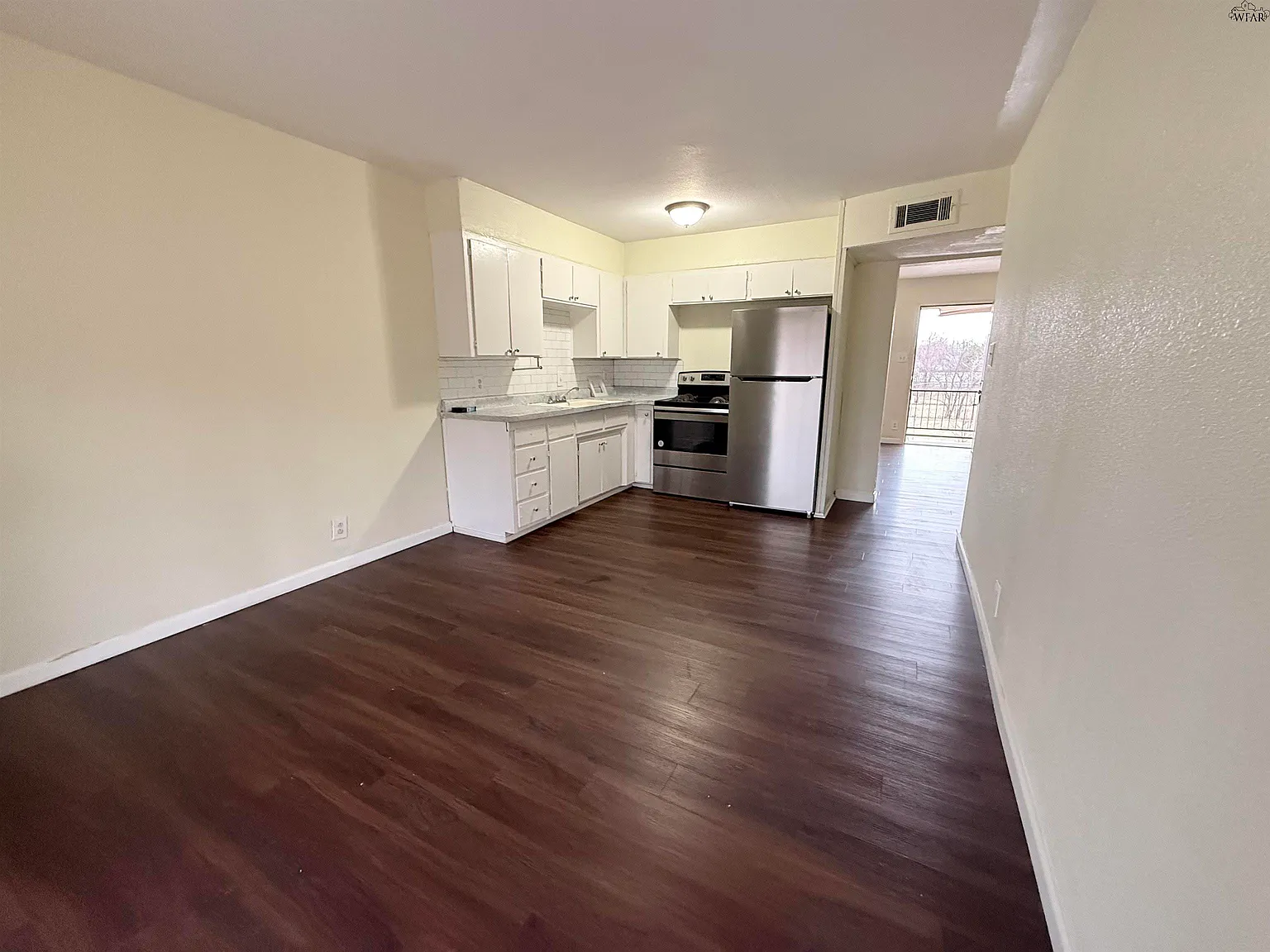 2316 Buchanan St — Photo 3