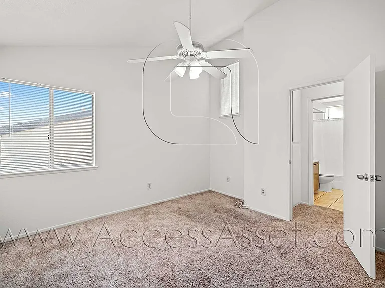661 Parkview Dr — Photo 12