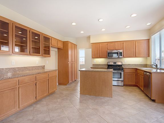 3rd image of 29647 Castlewood Dr