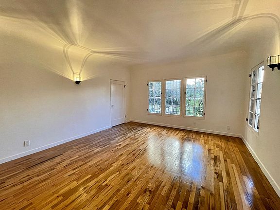 5th image of 7063 Lanewood Ave