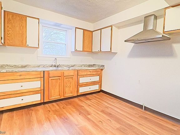 5th image of 917 E 34th St