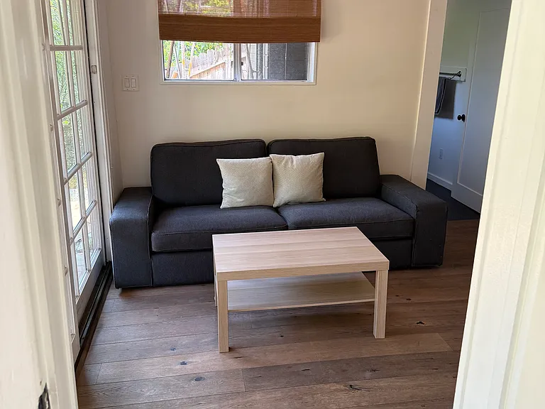 2573 1/2 Glen Green St #2573-1/2 — Photo 11