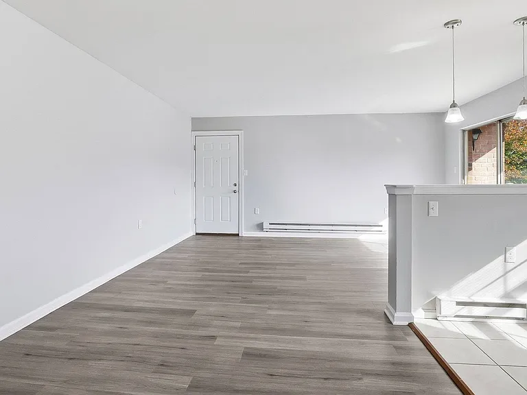 Waters Edge Apartments — Photo 10