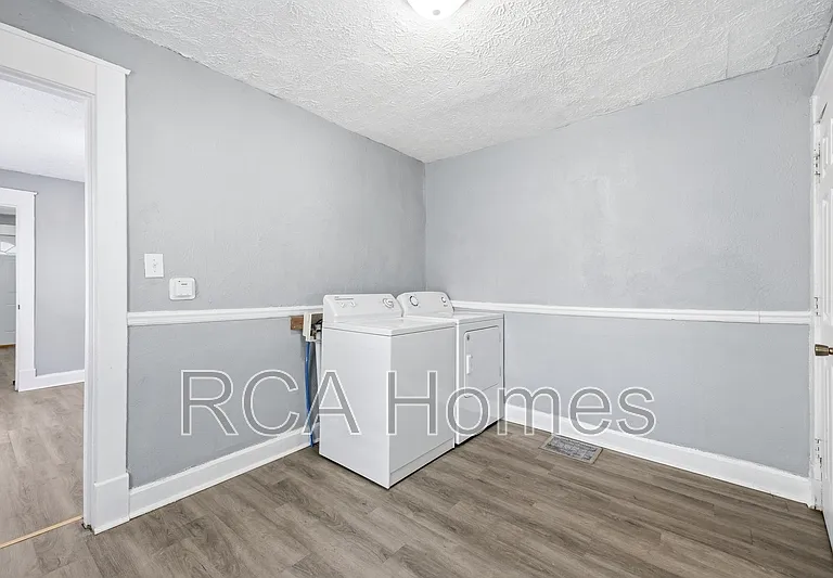 1358 N Gale St — Photo 4