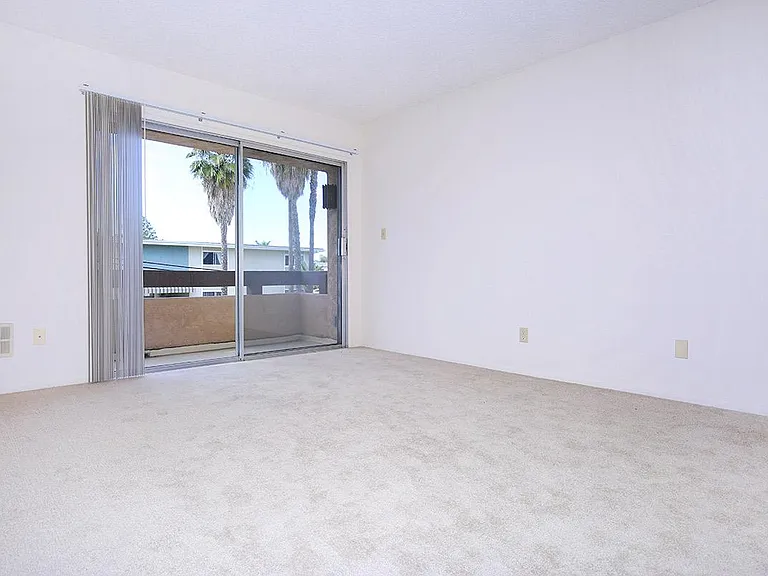Emerald Victoria Apartments — Photo 25