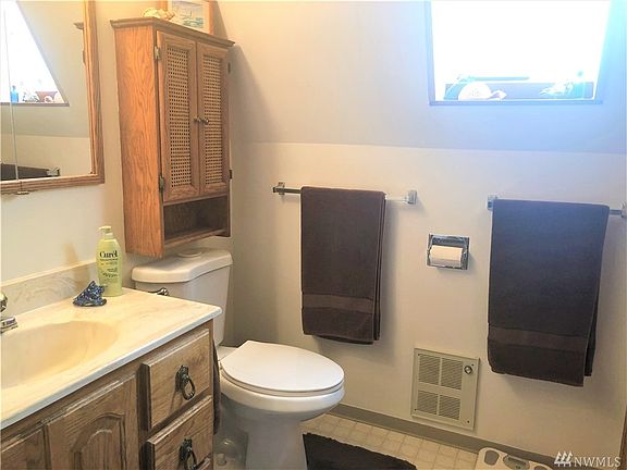 5th image of 425 Duck Lake Dr SE