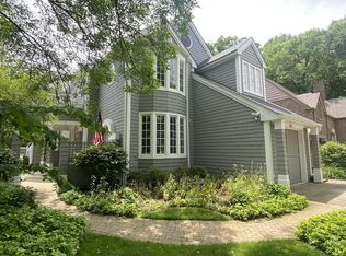 517 E Scranton Ave, Lake Bluff, IL 60044