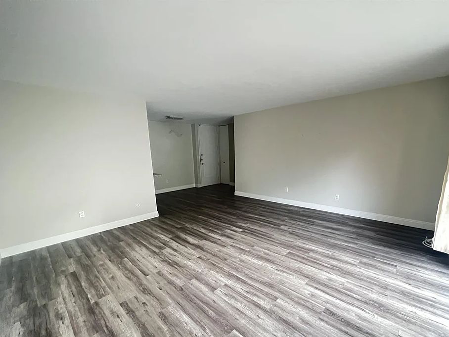 1st image of 6455 La Jolla Blvd