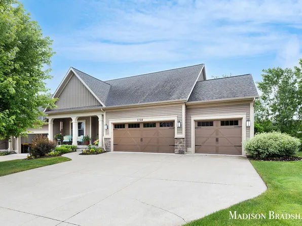 1728 N Brandon Ridge Dr NW, Grand Rapids, MI 49544