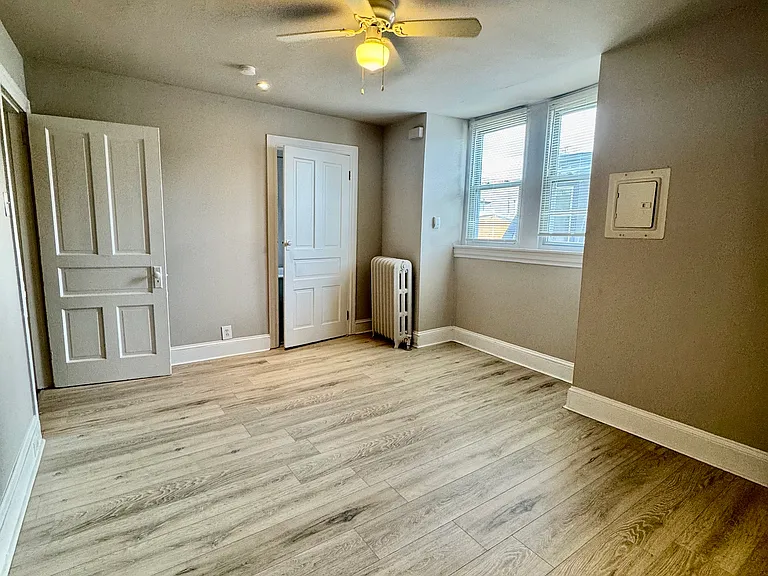 325 W Earlham Ter #3 — Photo 6