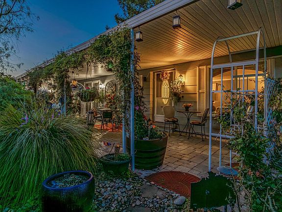 3rd image of 98 Sequoia Circle