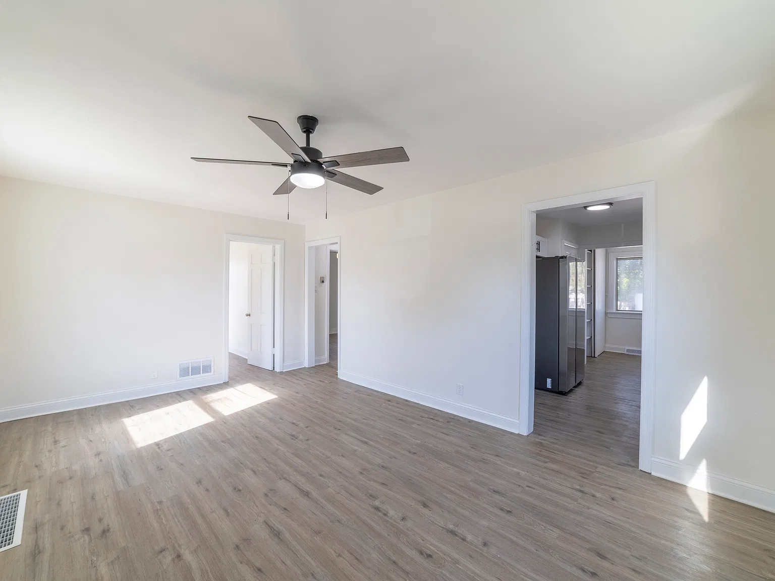 4 bed, 1392 sqft, $2,400 — Photo 3
