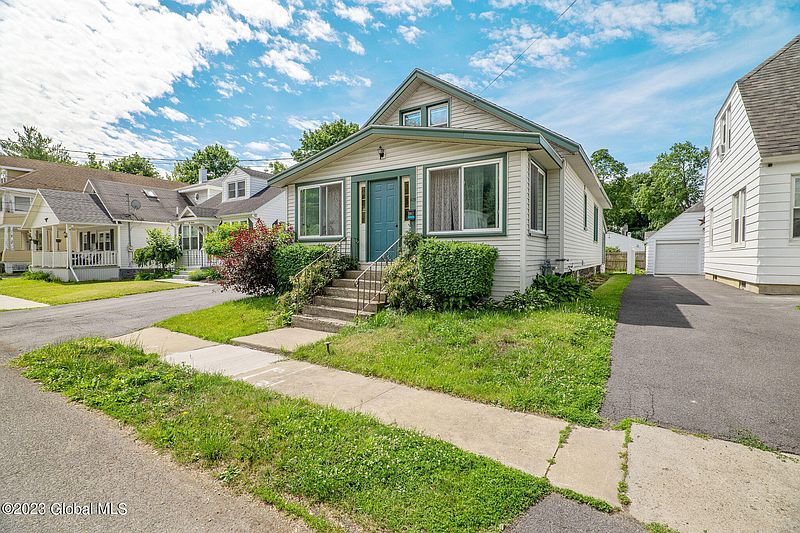 3rd image of 415 Sanders Avenue