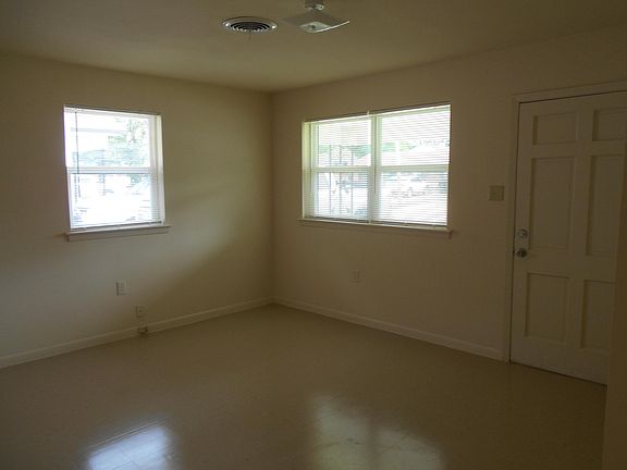 4th image of 122 Melvyn Dr