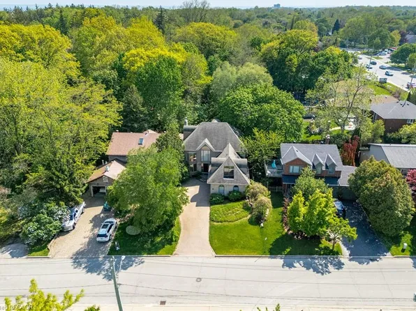 78 W River St, Oakville, ON L6L 3B5